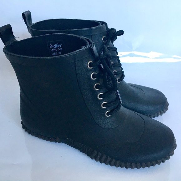 DAV Rain Boots Black Low Calf Rainwear Size 8 Lace Up Rubber - Picture 1 of 10